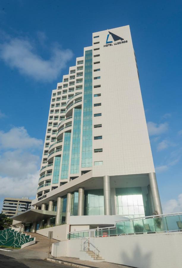 Hotel Luzeiros Sao Luis Extérieur photo The photo shows a modern, multi-story building with a sleek design. The exterior features a combination of white panels and large glass windows, creating a clean and contemporary appearance. The building has a unique architectural shape, with curved 